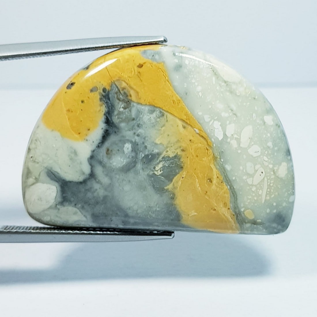 39.75 ctz Natural Malingono Jasper: No Reserve! Title: 39.75 ctz Natural Malingono Jasper Color/Clarity: Multy / Jasper Gemstone: Multy Color / Opaque Carat Weight: 39.75 Dimensions: 34.16 x 23.60 x 5.00 Additional Information: Half Ova