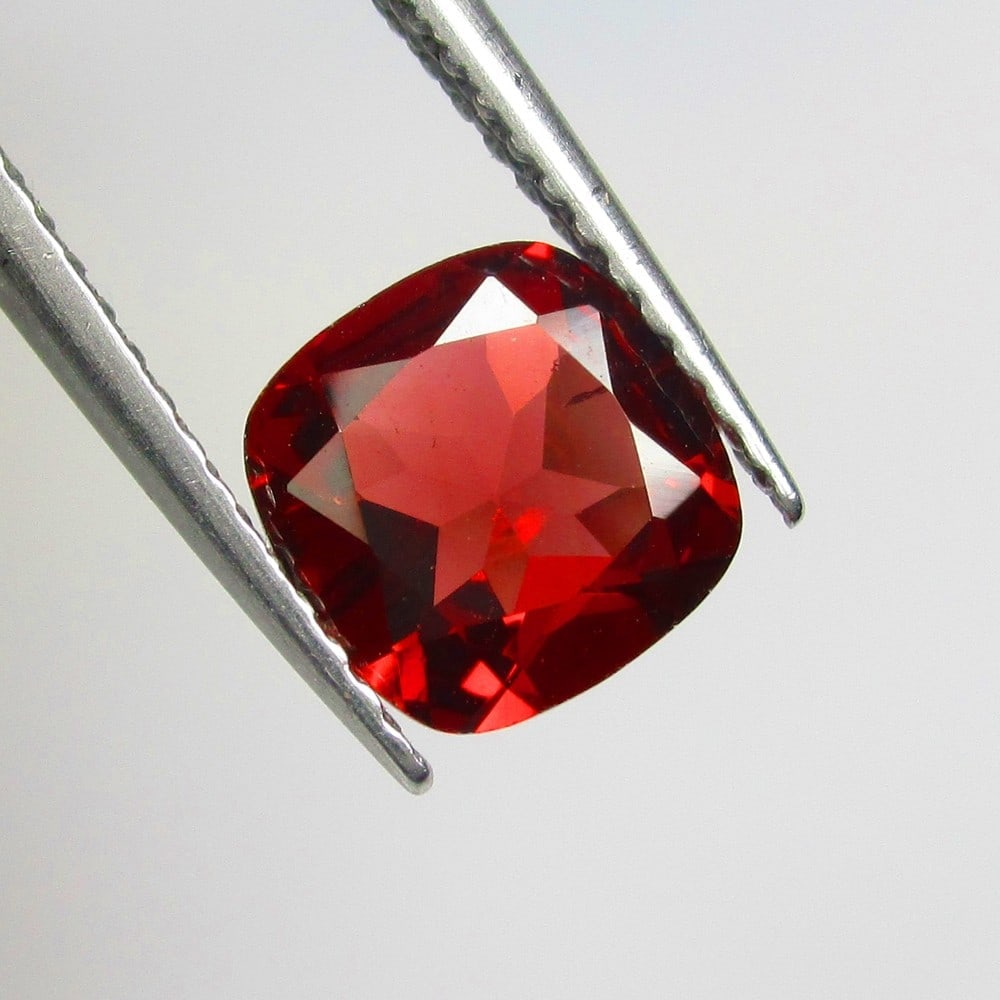 1.35 Ctw Natural Rhodolite Garnet Cushion Cut: No Reserve! Title: 1.35 Ctw Natural Rhodolite Garnet Cushion Cut Stone Clarity: VVS Gemstone:Natural Rhodolite Garnet Carat Weights: 1.35 Size/Dimensions: 7.00 x 6.90 x 3.40 mm Additional Info:Purplis