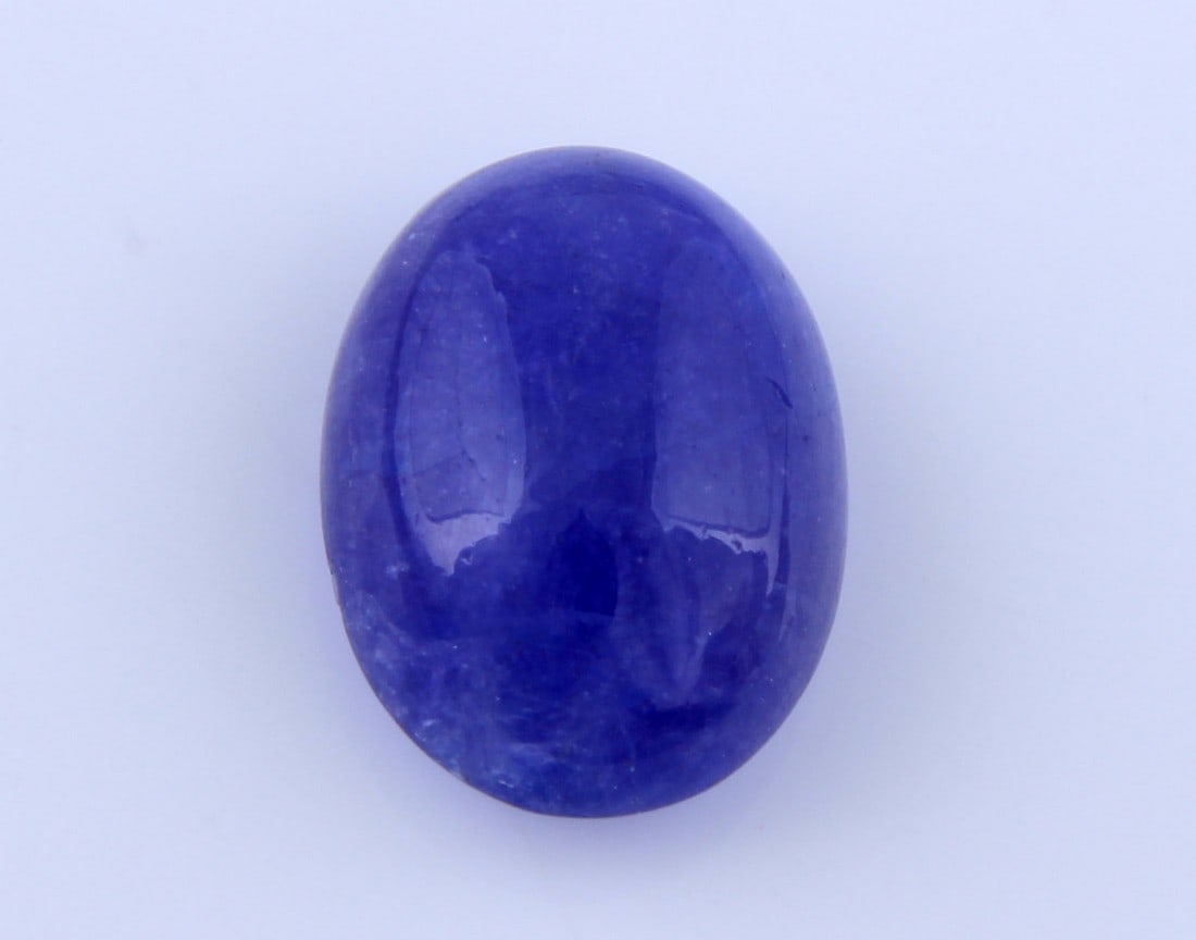 Awesome " Natural Tanzanite " 4.27 Cts Natural Tanzanite: No Reserve! Gemstone : Natural Tanzanite Origin: Tanzania Weight : 4.27 carats Dimensions : 11x8 mm Shape/Cut: Oval Cabochan Color : Violet Transparency: transparent Treatment: none Shipping: Domestic