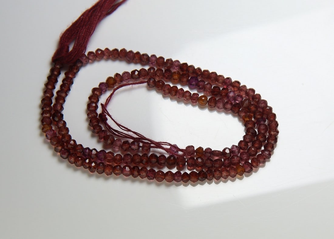 Beautiful " Natural Tourmaline " 25.55 Cts Natural Tourmaline: No Reserve! Gemstone : Natural Almandine Garnet Shape and cut : Beats Cut Origin : Africa Weight : 25.55 carats Measurements : 3x3 mm Color : Red Transprancy : Transparent Treatment : No Treatment Cla