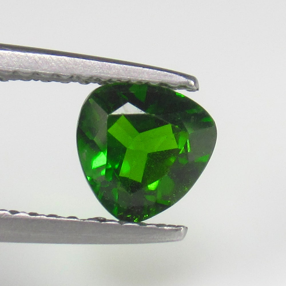 Natural Chrome Diopside - 0.81 Ct (1 of 2)