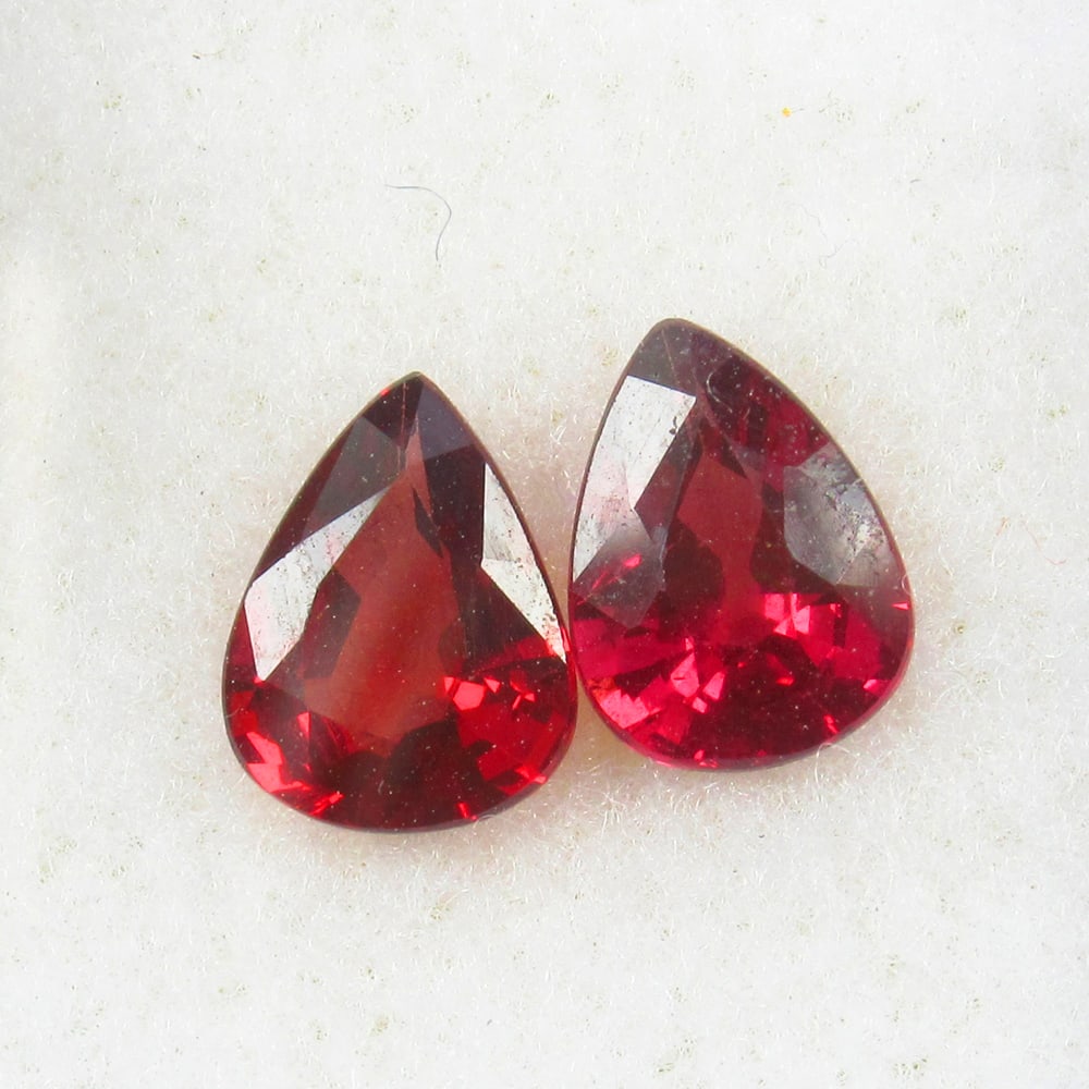 Natural Rose Garnet Pair - 1.91 Ct: No Reserve! Title: Natural Rose Garnet Pair - 1.91 Ct Origin: Mozambique Weight: 1.91 Dimensions: 7.3 x 5.5 x 2.6 mm Description: Pieces : 2 No's / Shape : Pear Cut / Color : Rose / Clarity : Transpar