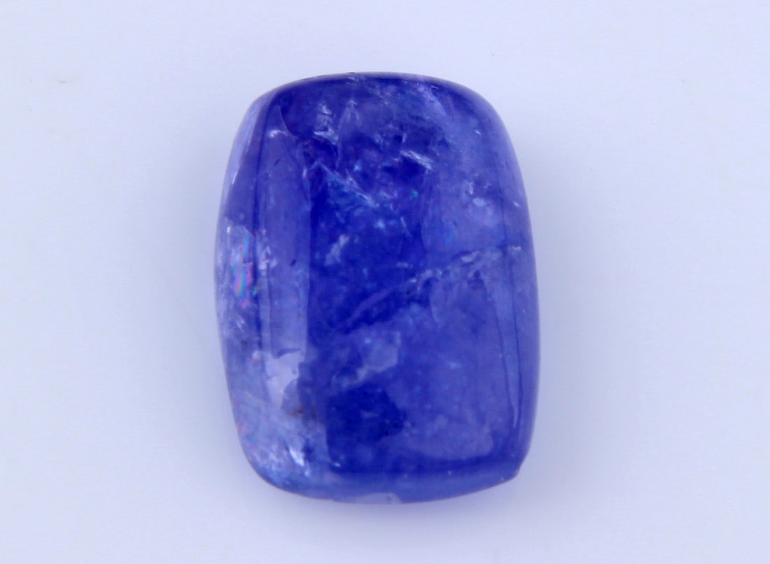 Awesome " Natural Tanzanite " 5.74 Cts Natural Tanzanite: No Reserve! Gemstone : Natural Tanzanite Origin: Tanzania Weight : 5.74 carats Dimensions : 12x9 mm, Shape/Cut: Rectengular Cabochan Color : Violet Transparency: transparent Treatment: none Shipping: 