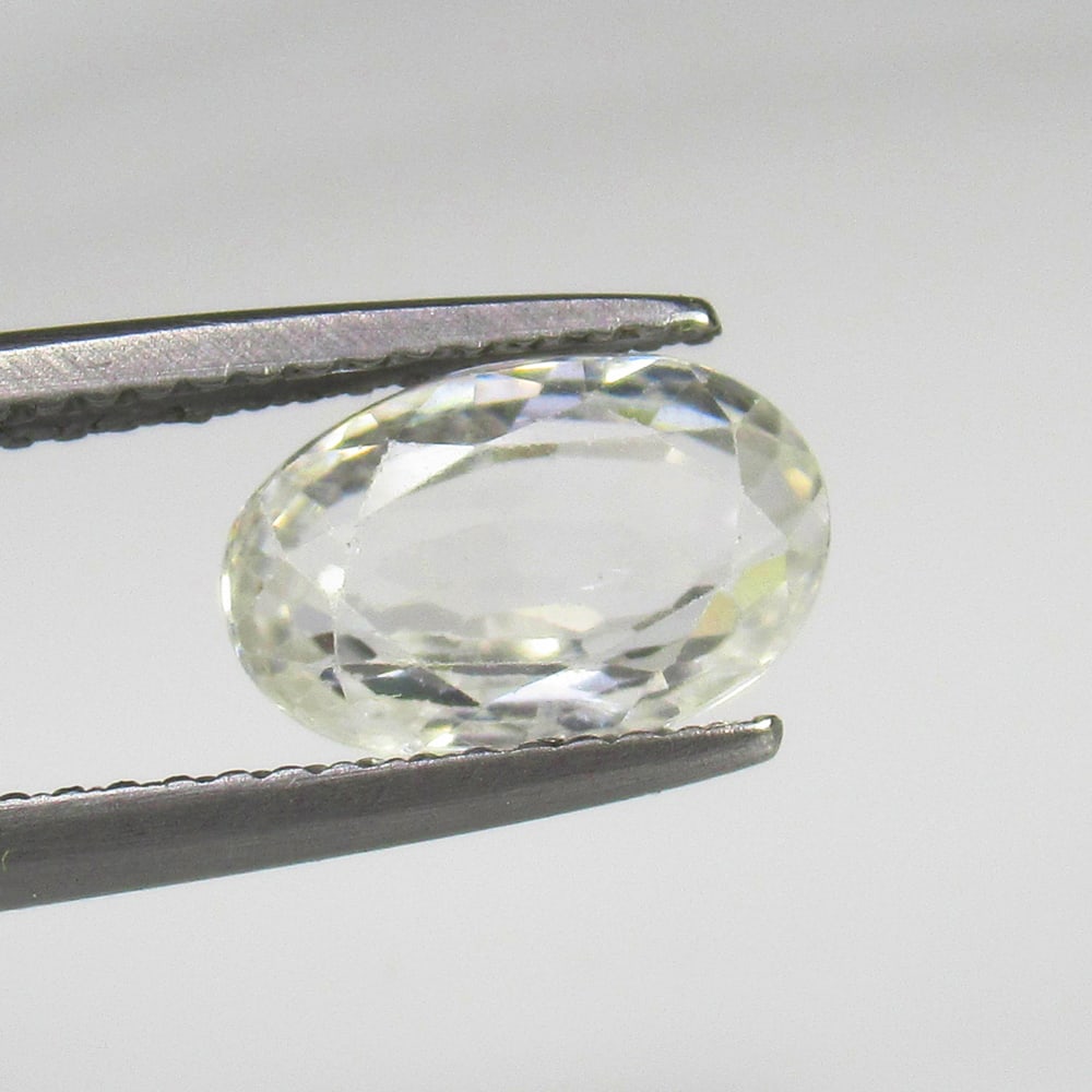 Natural White Zircon - 3.40 Ct: No Reserve! Title: Natural White Zircon - 3.40 Ct Origin: Combodia Weight: 3.40 Dimensions: 9.8 x 6.3 x 4.0 mm Description: Pieces : 1 No's / Shape : Oval Cut / Color : White / Clarity : VVS - Transpa