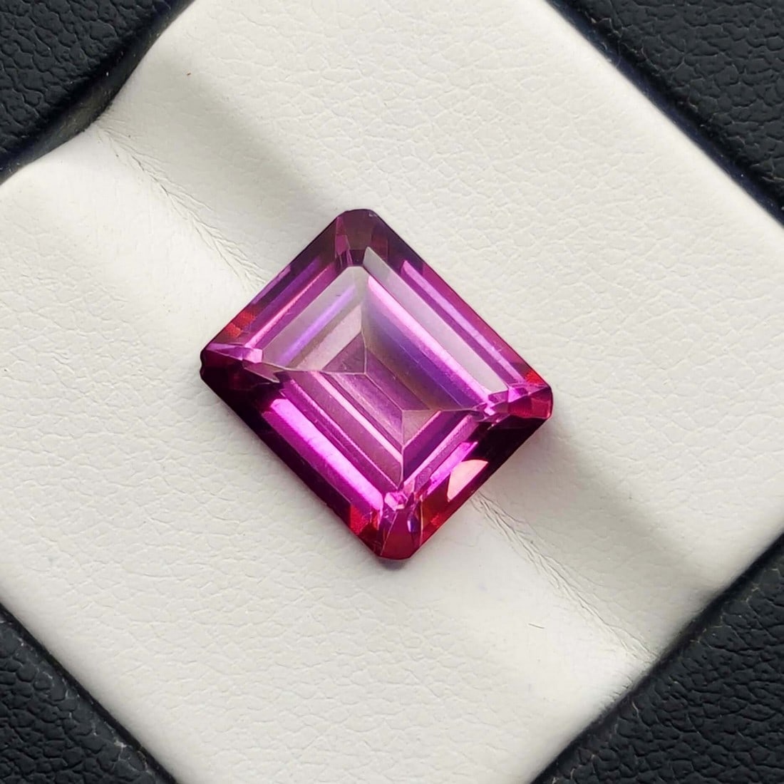 5.40 ct Rare Natural Fantabulous Quartz: No Reserve! Title: 5.40 ct Rare Natural Fantabulous Quartz Description: Gemstones: Natural Mystic Quartz Carat Weights: 5.40 ct Size/Dimensions: 12 X 10 mm Treatment: Coated Materials &Techniques:Quar