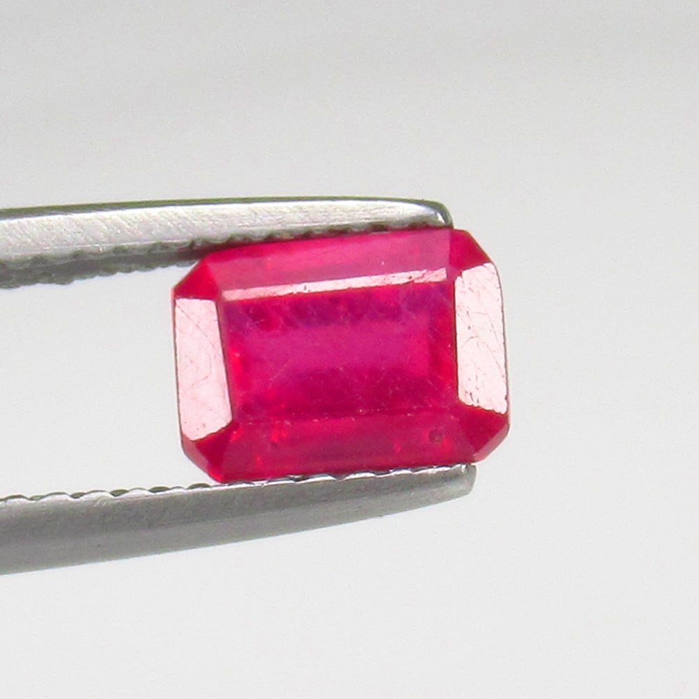 Natural Pinkish Red Ruby - 1.46 Ct (1 of 2)