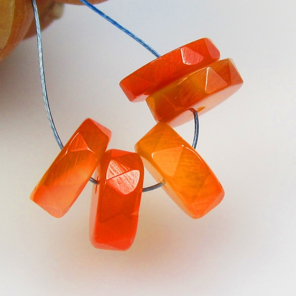 9.13 Ctw Natural 5 Drilled Orange Carnelian Round Beads: No Reserve! Title: 9.13 Ctw Natural 5 Drilled Orange Carnelian Round Beads Stone Clarity: Semi-Transparent Gemstone:Natural Carnelian Beads Carat Weights: 9.13 Size/Dimensions: 8.10 - 8.40 mm / 5 Pc's