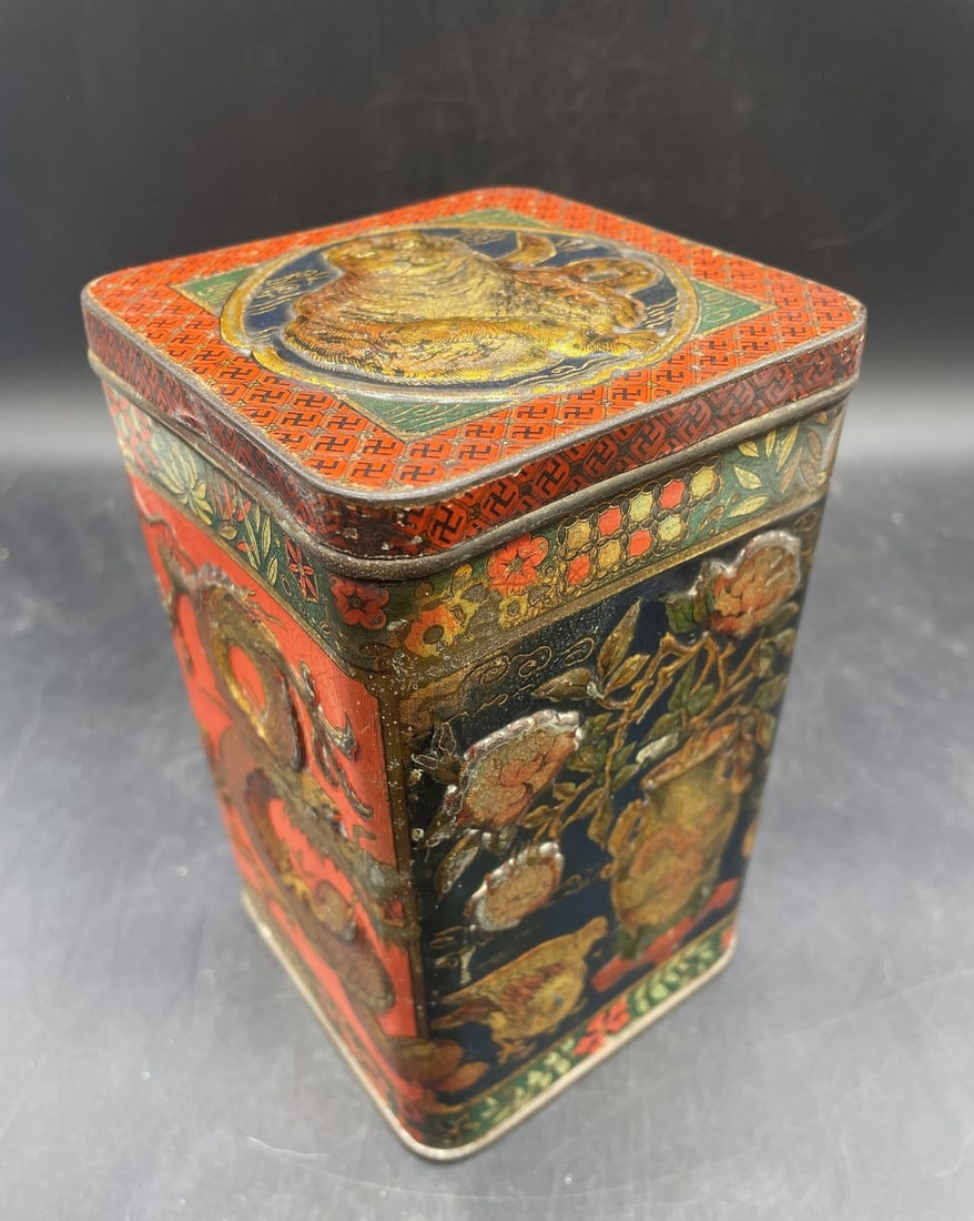 CIRCA 1890 HUDSON SCOTT BISCUIT TIN "TIGER" (1 of 8)