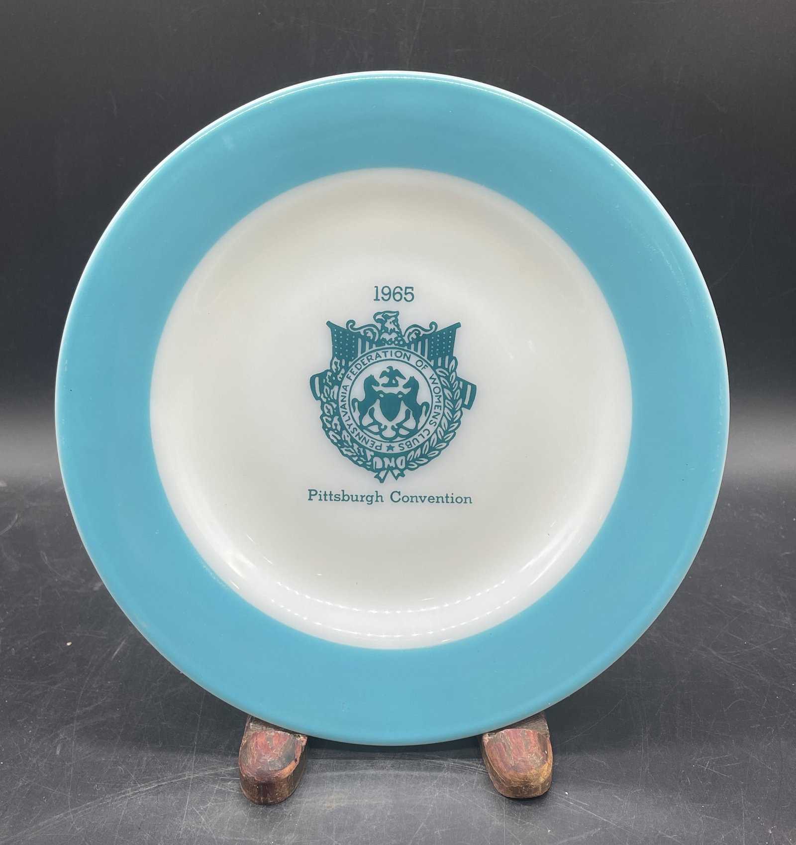 1965 PYREX TURQUOISE BANDED PLATE W/ PITTSBURGH, PENNSYLVANIA CONVENTION LOGO: Title: 1965 PYREX TURQUOISE BANDED PLATE W/ PITTSBURGH, PENNSYLVANIA CONVENTION LOGO Date/Period: 1965 Dimension: approx 8.5" diameter Material: ceramic Additional Information: Nice vintage Pyrex conv