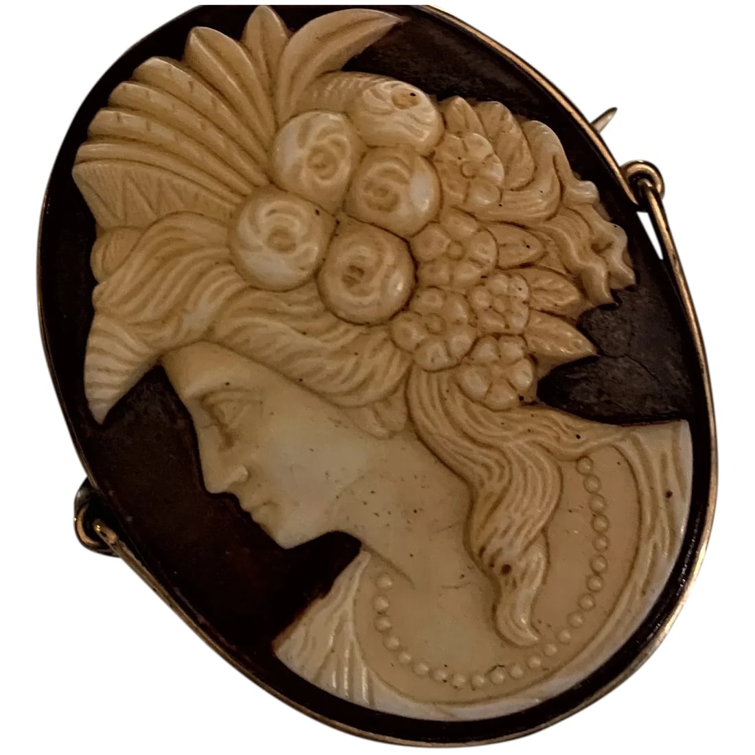 Antique GEORGIAN GLASS Cameo pin/brooch- Rare head piece (Circa 1714 - 1830): 18th century Length: 2 3/4 Inches; Width: 2 1/8 Inches Materials: Glass with gold frame frame is unmarked ,the cameo is made of glass very early the back has a chip as shown but does not reflect on th