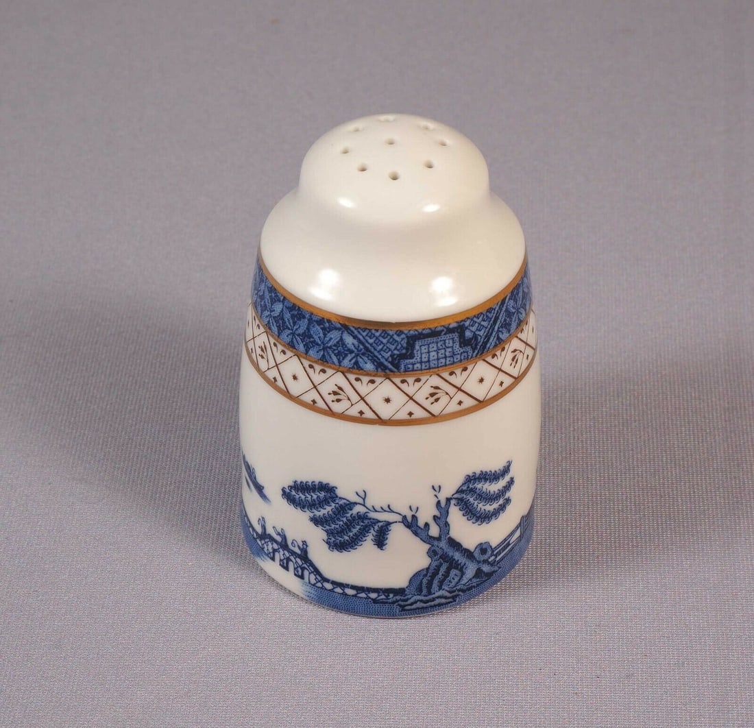 ROYAL DOULTON BOOTHS England Real Old Willow Salt Shaker ONLY: This Salt shaker is made by Royal Doulton in real Old Willow pattern. The Willow pattern is a distinctive and elaborate chinoiserie pattern used on ceramic kitchen/housewares. It became popular at the