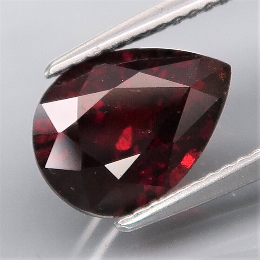 Natural Red Garnet 3,45 ct (1 of 2)