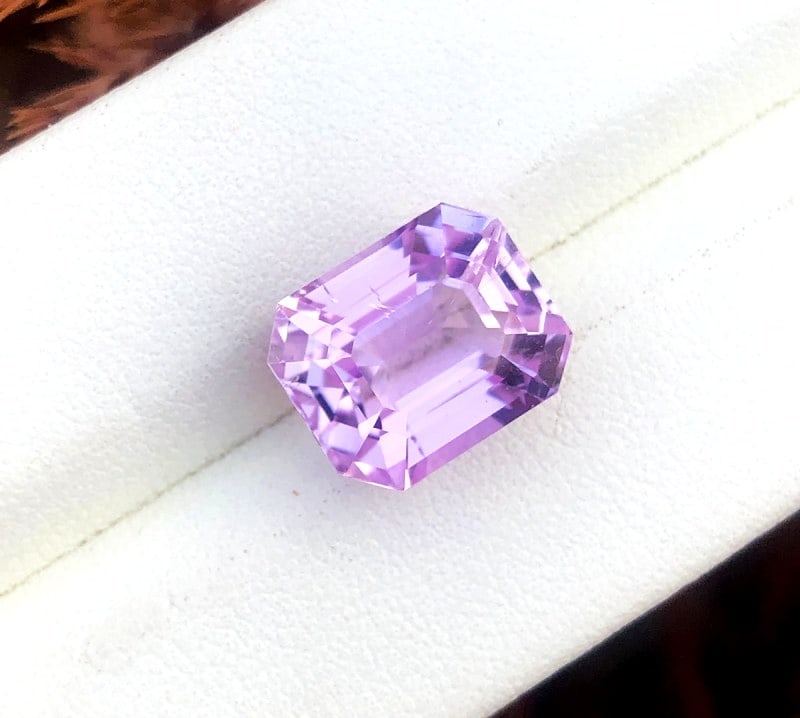 Kunzite 9.20 cts Natural Pink Kunzite Gemstone (1 of 7)