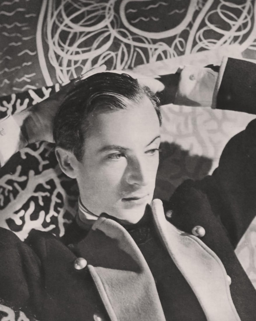 FRANCIS J. GUTMANN (GOODMAN) - Cecil Beaton: Artist: FRANCIS J. GUTMANN (GOODMAN) Print Title: Cecil Beaton Medium: Sheet-fed Gravure Printing Date: 1930's Printed in England Image Size approx.: 8 x 6.25 inches Born Francis Julian Gutmann (1913-