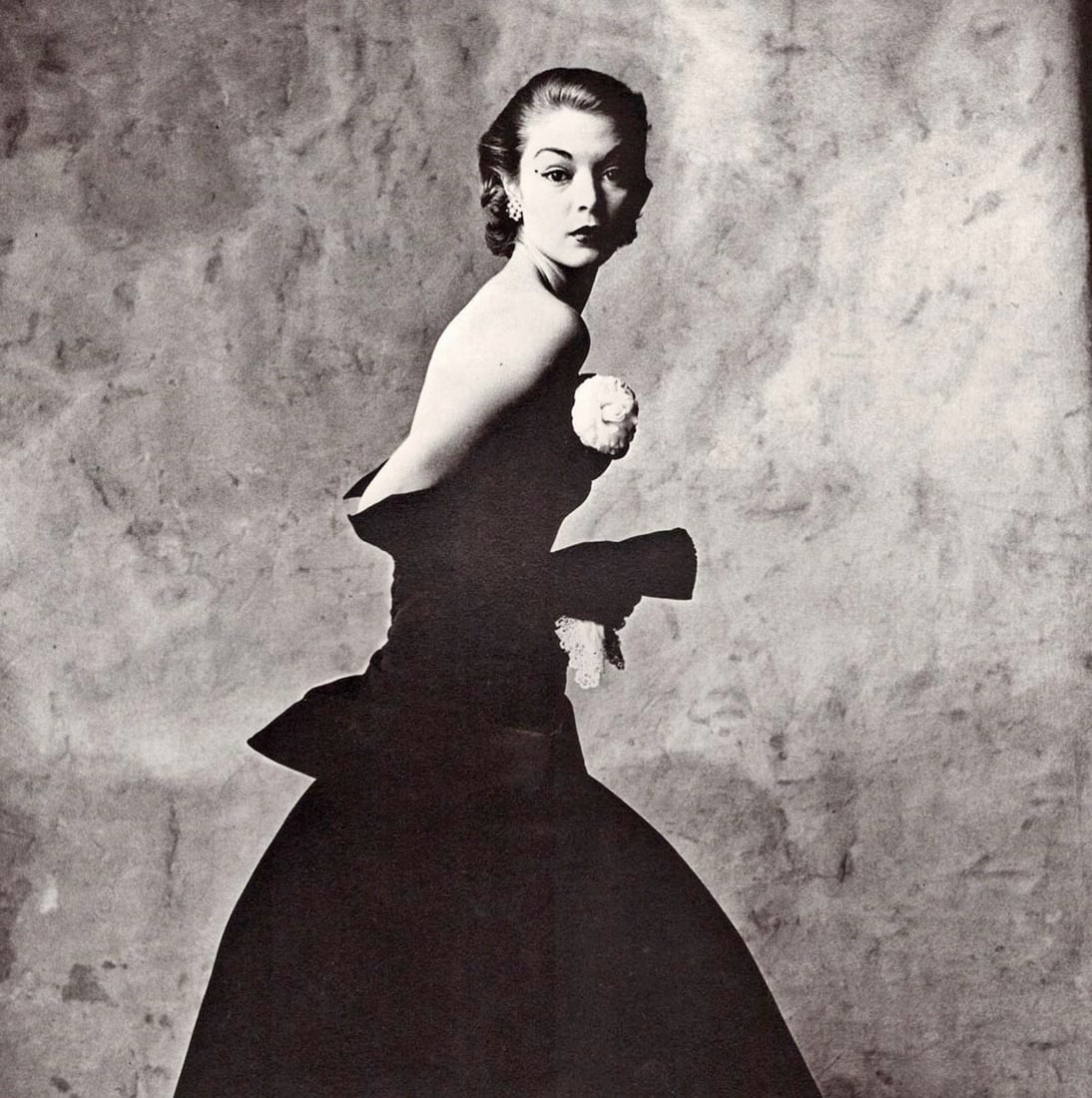 IRVING PENN - Woman with Handkerchief (Jean Patchett), NY, 1951: Artist: IRVING PENN Print Title: Woman with Handkerchief (Jean Patchett), NY, 1951 Medium: Photolithograph Printed 1980’s in the US Image size (inches) approx. 8 x 8” Irving Penn was an Am