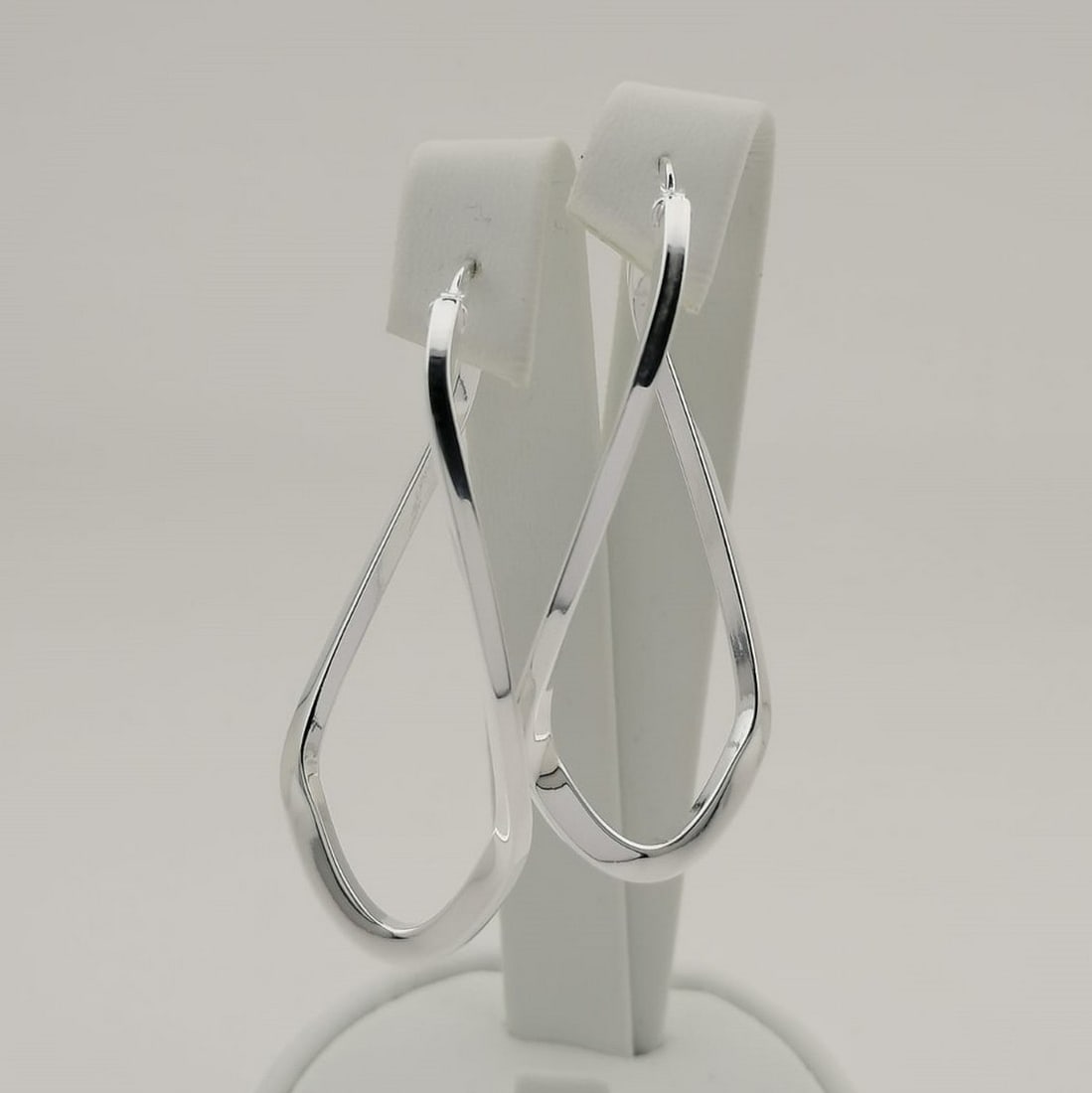 925 Silver Earrings: 925 Silver Earrings,Women Earrings Condition:New -Weight:7.7g -Length:2 inch (52mm) With Gift Box Express Shipping.Carrier:DHL Express Combine Shipping Prices: 2 lots 30$ 3 lots 35$ 4 lots 40$ 5 lots 