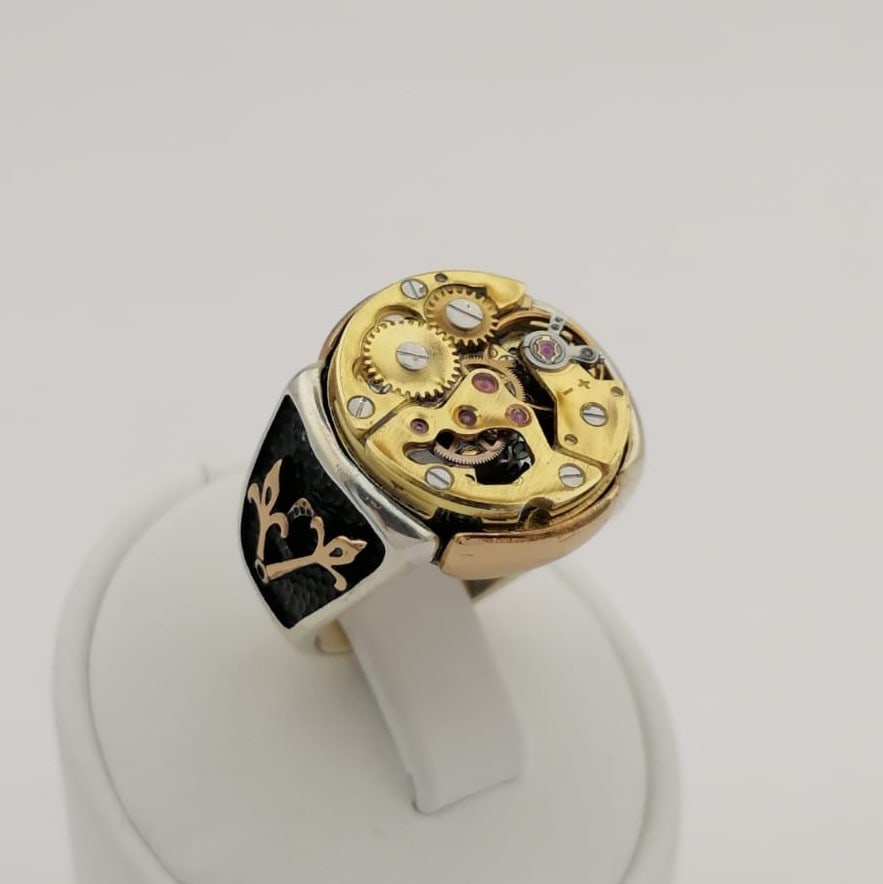 925 Silver Ring with Watch Movement: 925 Silver Ring with Watch Movement Weight:16.3 -Size: US Size 7.5 (17.25mm) With Gift Box Express Shipping.Carrier:DHL Express Combine Shipping Prices: 2 lots 30$ 3 lots 35$ 4 lots 40$ 5 lots 50$ 6 l