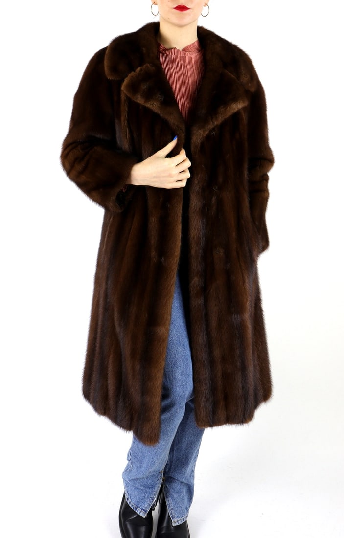 BROWN MINK FUR COAT EU:S US:8: Title: BROWN MINK FUR COAT EU:S US:8 Dimension: Aproximate size- EU: S; US: 8 : Important details: Length: 102cm/40.16in -Shoulders width:50cm/19.69in -Sleeve Length:55cm/21.65in -Bust size ( pit to p