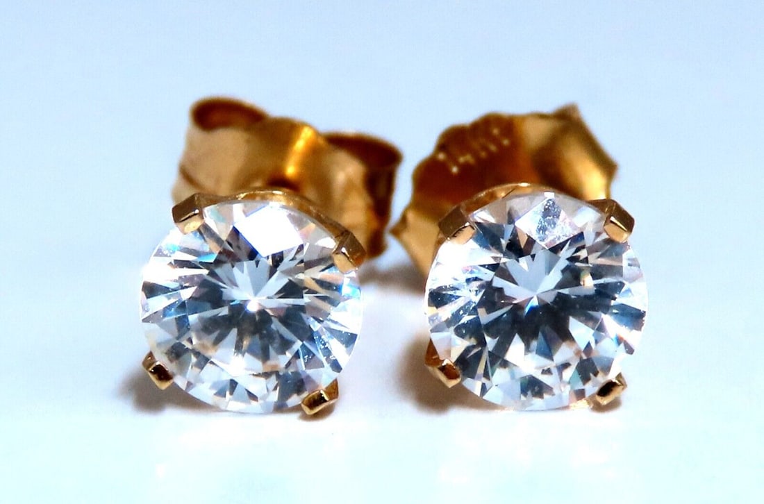 1.50ct CZ Stud Earrings 14kt: Stud Earrings 1.50ct. Cubic Zircon earrings Clean Clarity, Vivid purple Round cut 5mm diameter 1.1 grams. 14kt yellow gold Free Insured overnight shipping Reserve: $120.00 Shipping: Domestic: Fre