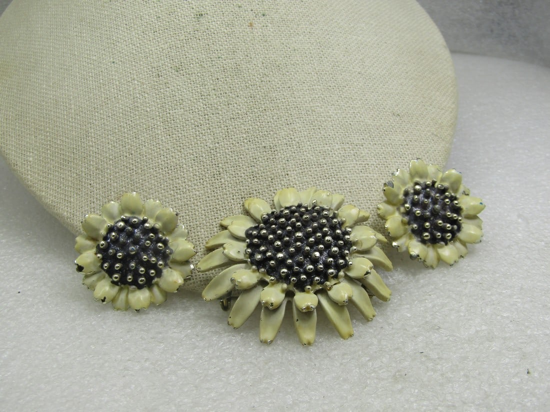 Vintage Sterling Aqua Blue Rhinestone Earrings, 10mm, 1940's (1 of 6)