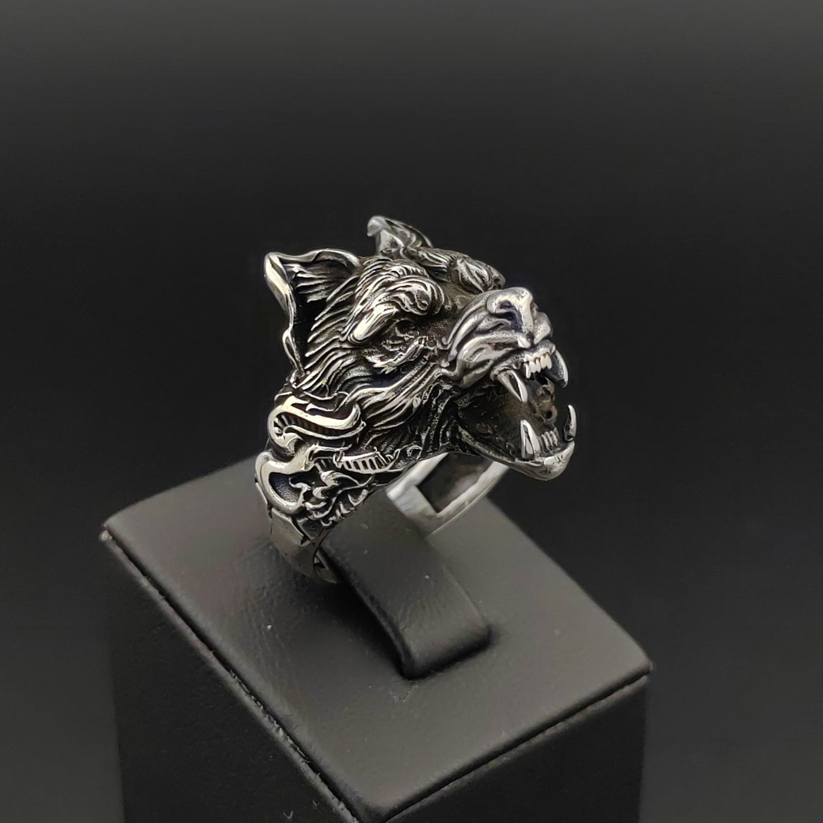 925 Sterling Silver Wolf Ring (1 of 8)