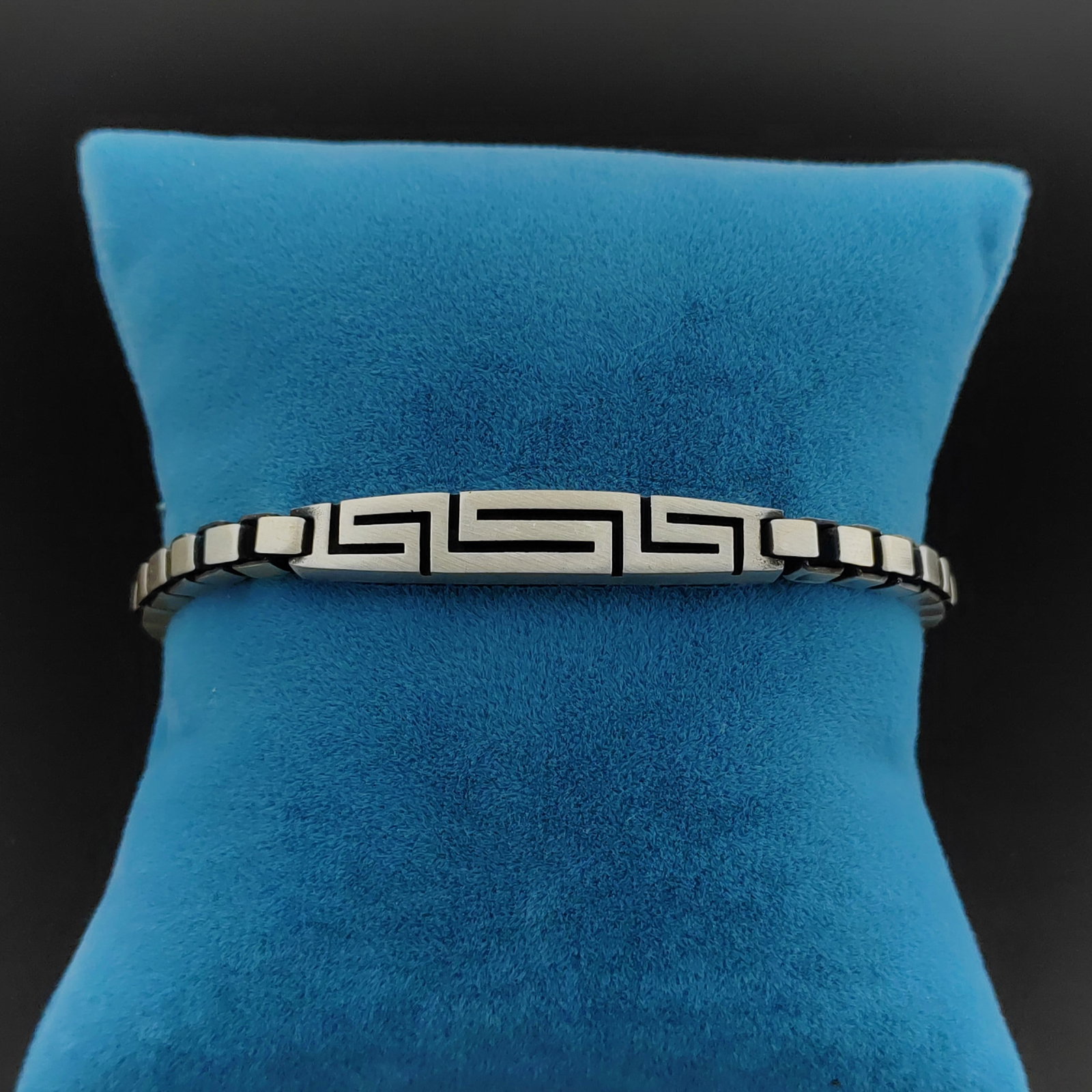 925 Sterling Silver Men's Bracelet,Italy: 925 Sterling Silver Men's Bracelet,Italy -Condition:New Weight:21.9g -Size:7.48 in(19cm) Link Thickness:0.18 inch (4.6mm) With Gift Box. Express Shipping.Carrier:DHL Express Combine Shipping Prices: 2
