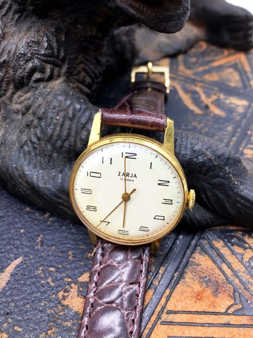 Zaria Mechanical Vintage Men Wrist Watch / Russian Antique Unisex White USSR: Lot Title: Zaria Mechanical Vintage Men Wrist Watch / Russian Antique Unisex White USSR Lot Description: Materials gold, stainless steel, leather, Mechanical Wrist Watch, vintage watch men, soviet wat