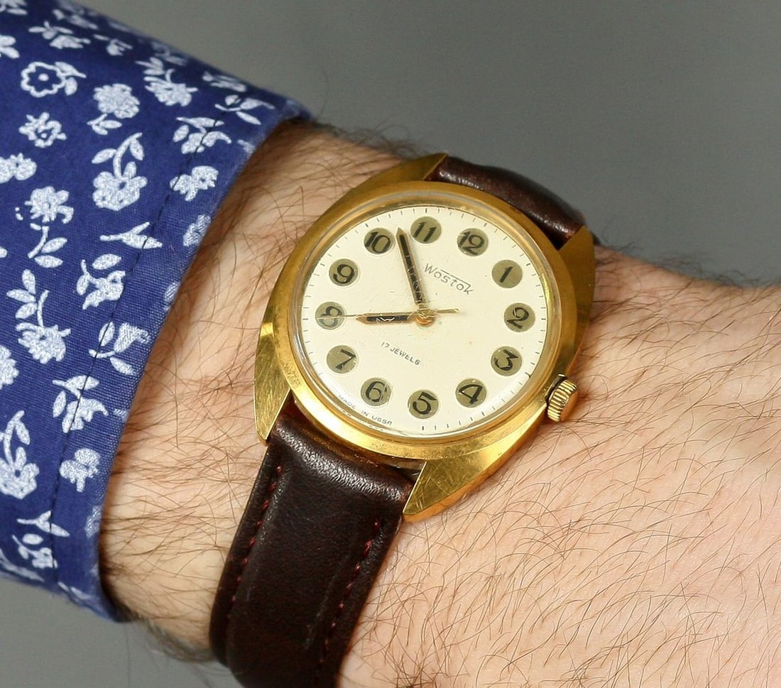 Wostok Vintage Men Wrist Watch Russian Antique Watches: Lot Title: Wostok Vintage Men Wrist Watch Russian Antique Watches Lot Description: Wostok vintage men wrist watch russian antique unisex white USSR watches. Beautiful vintage Men Wrist Watch Wostok wi