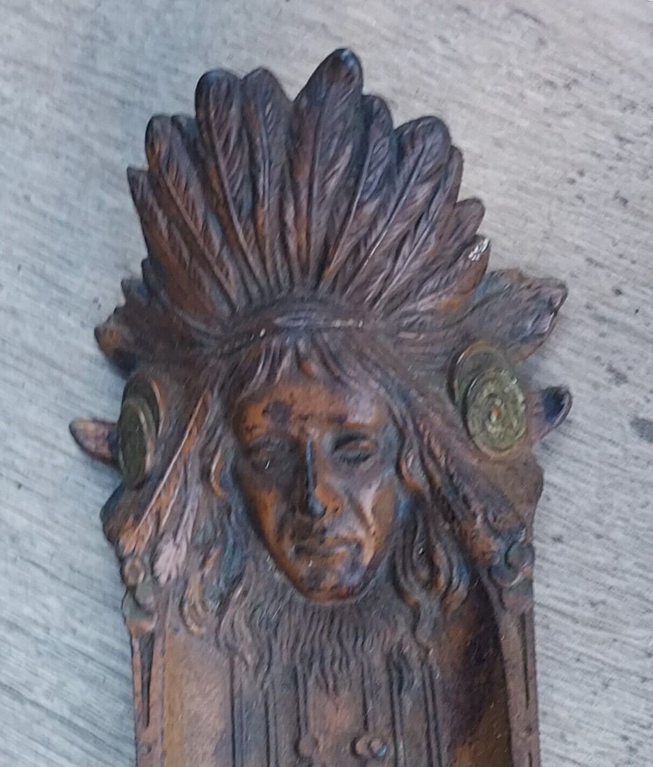 Native American Ashtray Pipe Cigar Holder painted iron (1 of 4)