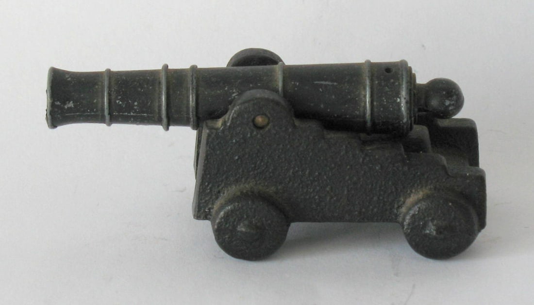 Vintage cast iron & brass canon paper weight. (1 of 2)