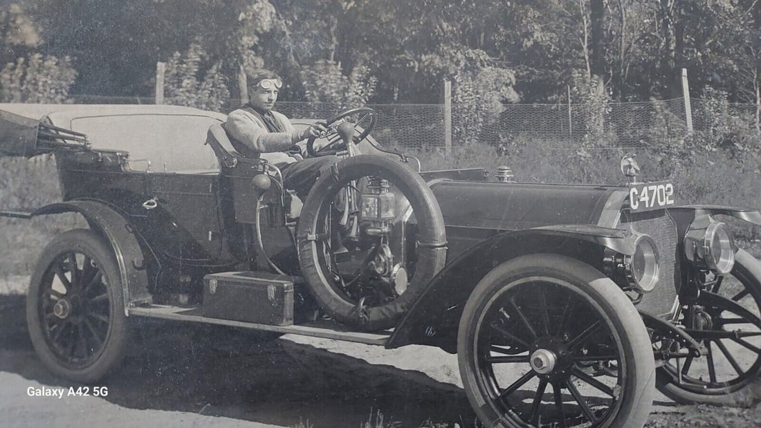 1920 Man In Beautiful Roadster PACKARD Photograph: Great look to this piece. Fantastic automobile . Date to 1920's. Measures photo 7 x 9". Shipping includes insurance. Shipping: Domestic: Flat-rate of $12.00 to anywhere within the contiguous U.S. Inte