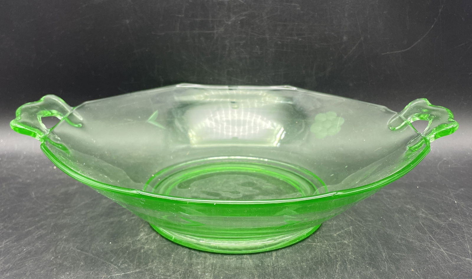 VINTAGE GREEN DEPRESSION URANIUM GLASS ETCHED FLORAL BOWL WITH 2 HANDLES (1 of 8)