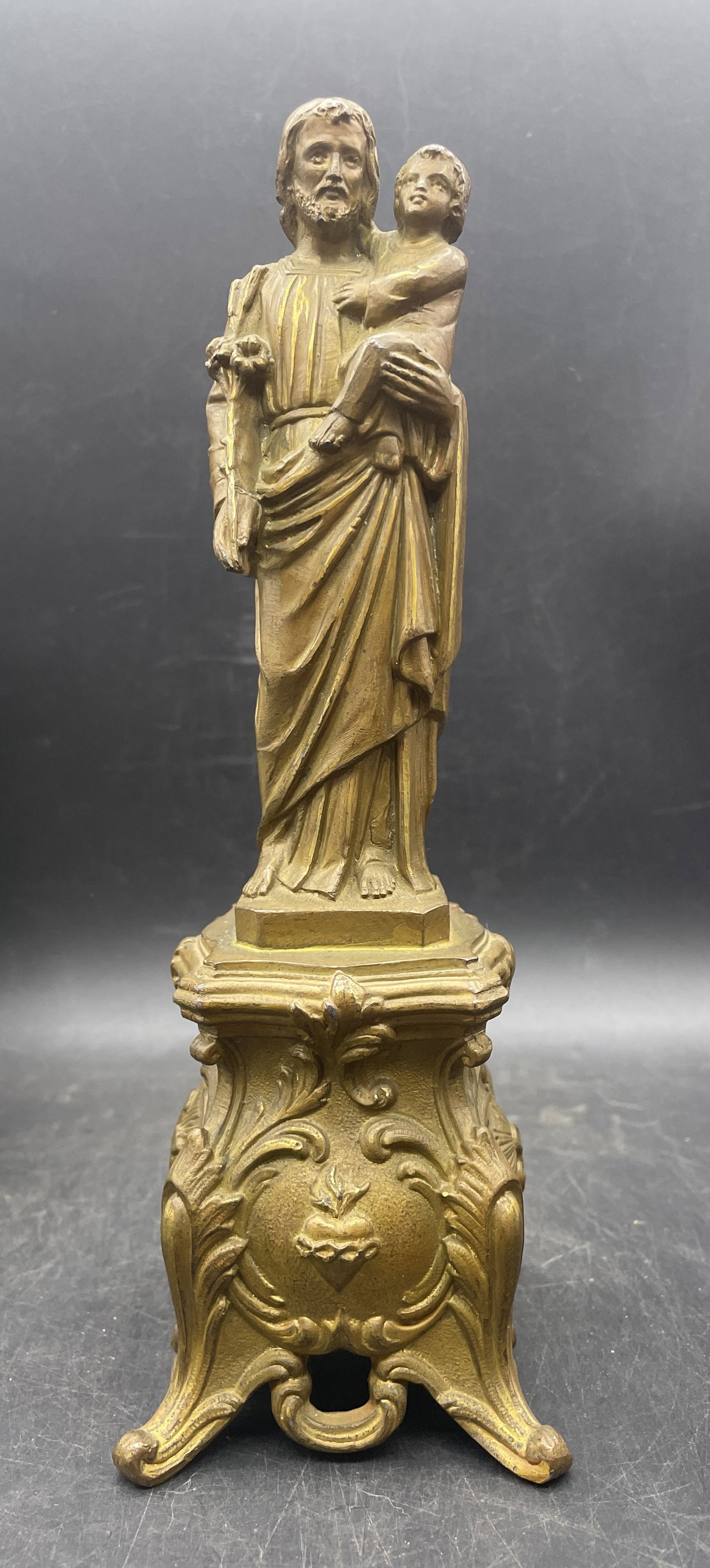 Antique Statue Saint Joseph And Child France Religious: Title: Antique Statue Saint Joseph And Child France Religious Date/Period: unknown Dimension: approx 9.25 x 3 x 3 Material: metal Additional Information: Antique Statue Saint Joseph And Child France R