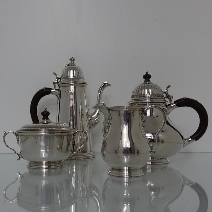 Modern 20th Century Sterling Silver Tea & Coffee Set London 1968 Richard Comyns: A very stylish Queen Anne copy tea & coffee set plain formed in design with elegant cut card work for highlights. The lids of the tea and coffee pots are hinged and are elegantly fluted in design. The