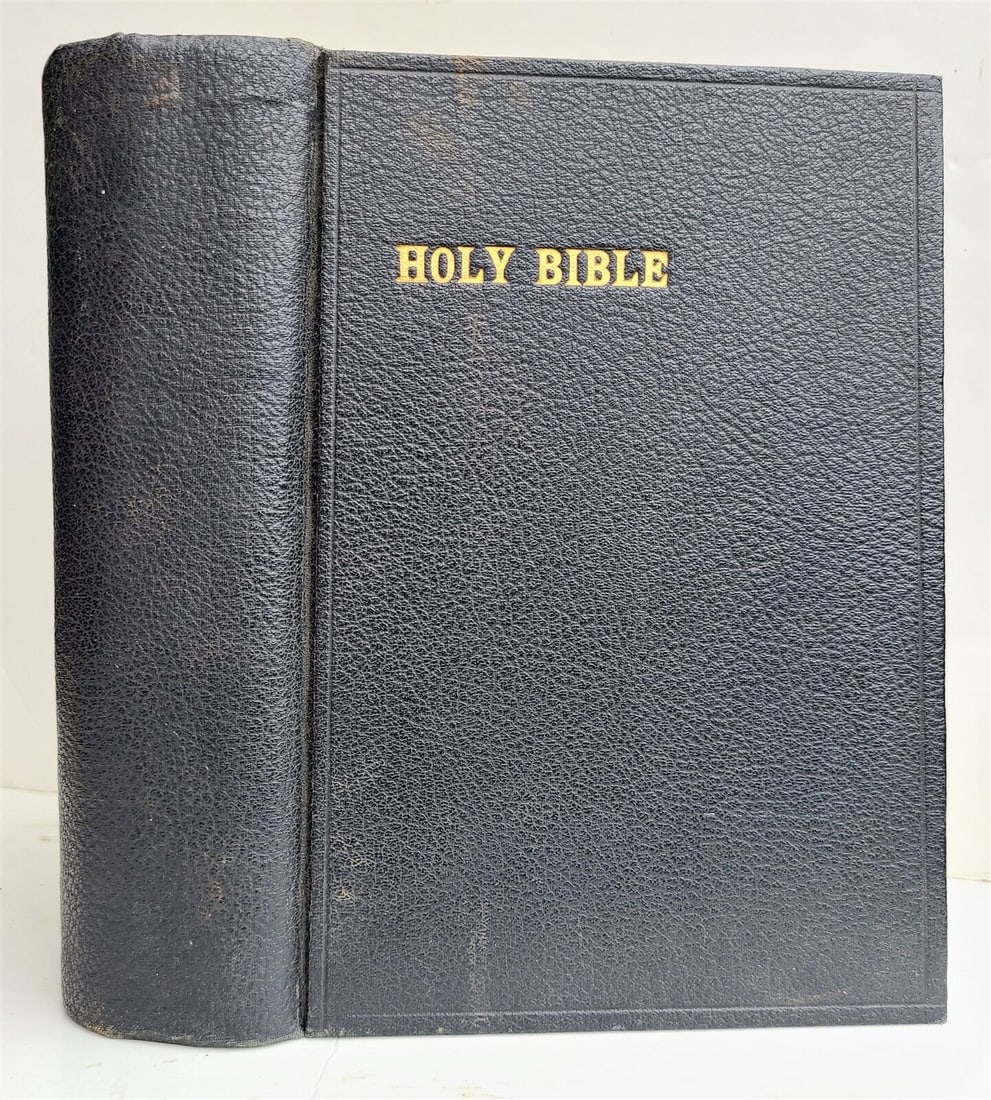 1892 BIBLE in ENGLISH antique NEW YORK AMERICANA OLD & NEW TESTAMENT: OLD & NEW TESTAMENT New York; 1892 size 5 by 9.5" 1331 pp Text in English Very good condition, some wear of binding Gilt edges Reserve: $119.00 Shipping: Domestic: Flat-rate of $25.00 to anywhe