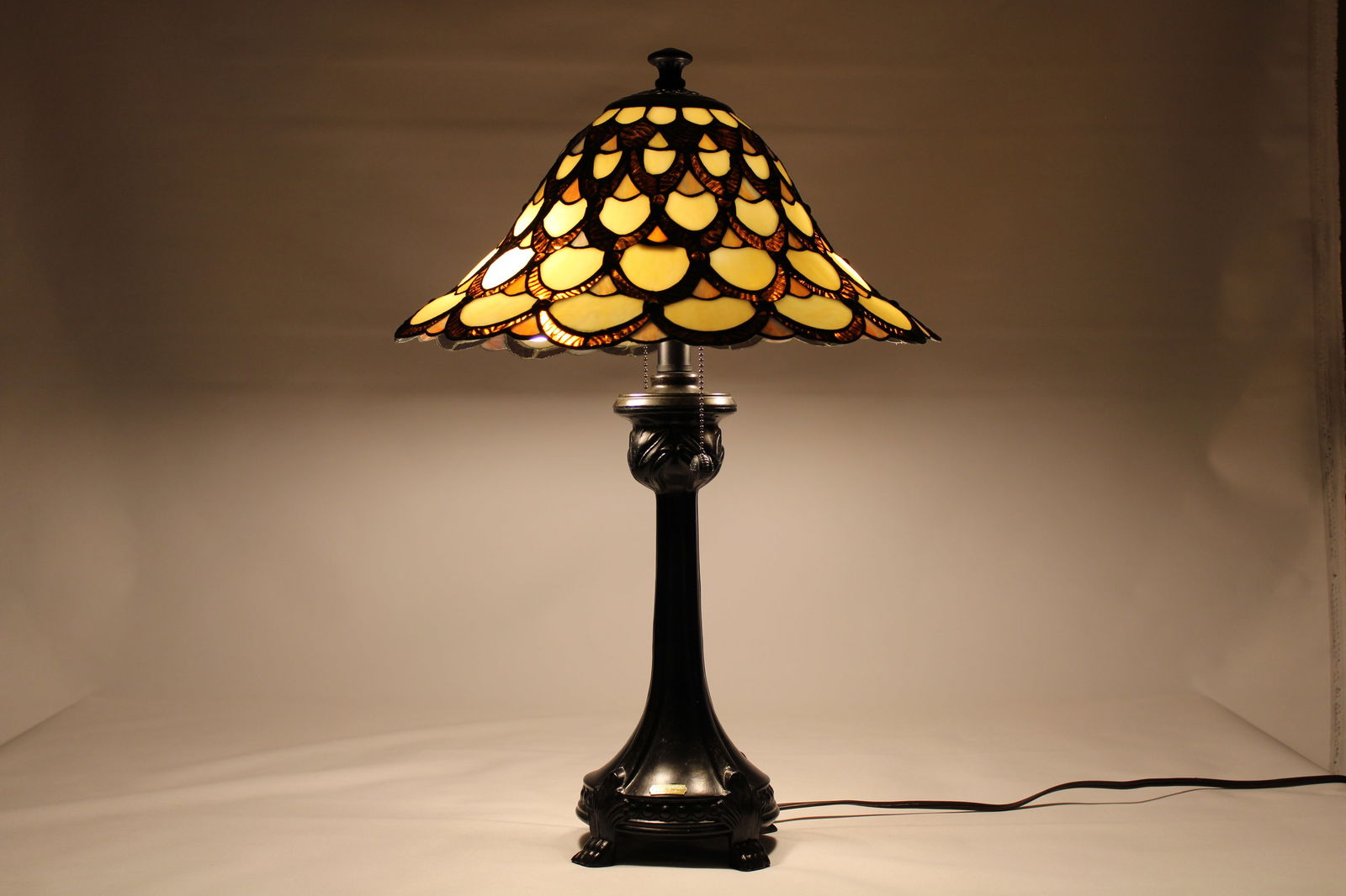 Dale Tiffany Lamp - Antique Road Show Design: Title: Dale Tiffany Lamp - Antique Road Show Design Description: Dale Tiffany Created a Specialized Design line for "The Antique Road Show". There are multiple different designs created. Product Dimen