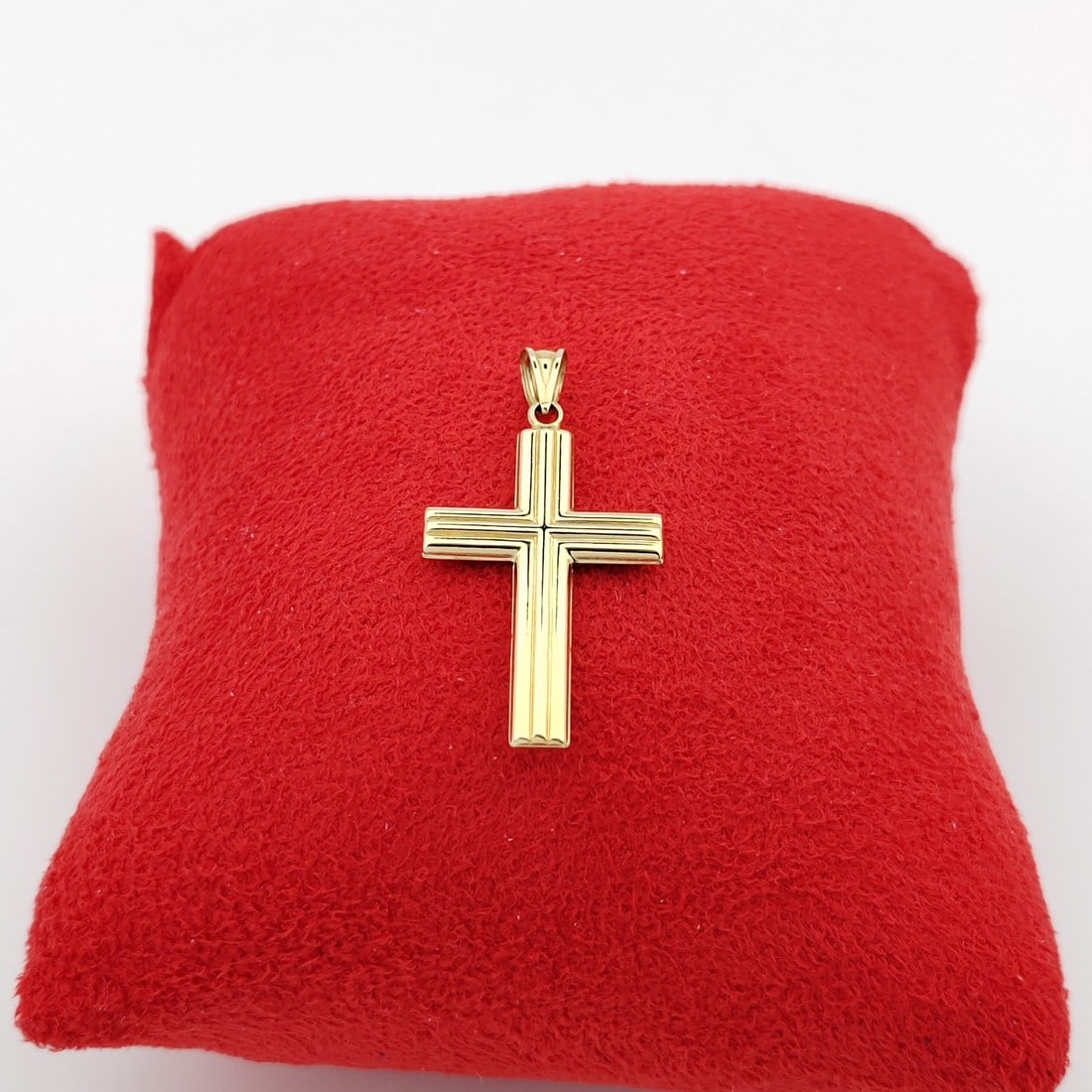 14K 585 Yellow Gold Cross Pendant,Unisex: Title: 14K 585 Yellow Gold Cross Pendant,Unisex Description: 14K 585 Yellow Gold Cross Pendant Condition:New -Weight:1.16g -Size:0.70x1.33 inch (18x34mm) with bail With Gift Box Express Shipping.Carri