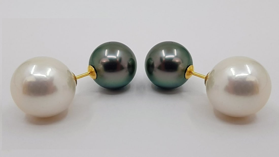 8.5x10.5mm Peacock Tahitian and White Edison Pearls - 18 kt. Gold - Earrings: Title: 8.5x10.5mm Peacock Tahitian and White Edison Pearls - 18 kt. Gold - Earrings Description: These earrings showcase a modern and iconic design. The timeless style is composed of two high quality 