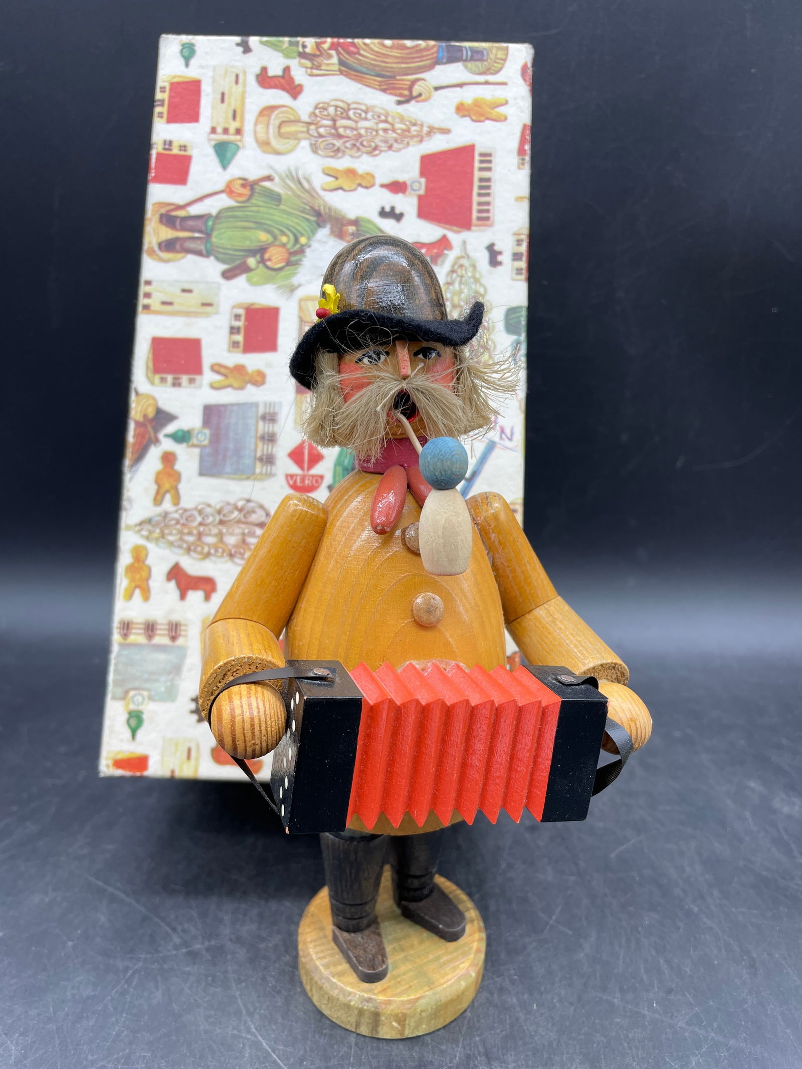 VINTAGE ERZGEBIRGE ACCORDIAN SMOKER EAST GERMANY w Original Box (1 of 8)