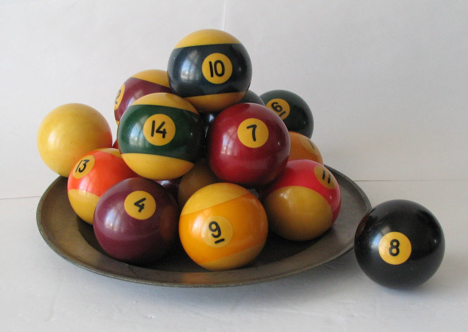 Vintage Set Of Regulation Billiard Balls. Auction