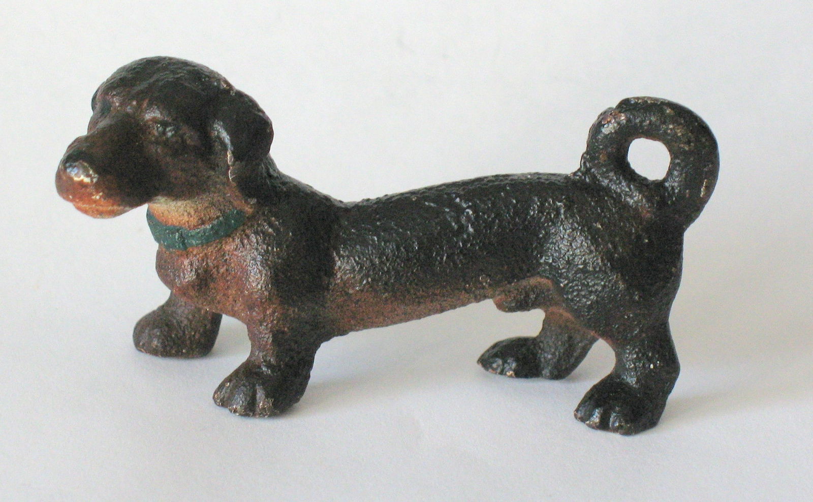 Vintage cast iron Dachshund paper weight. (1 of 3)