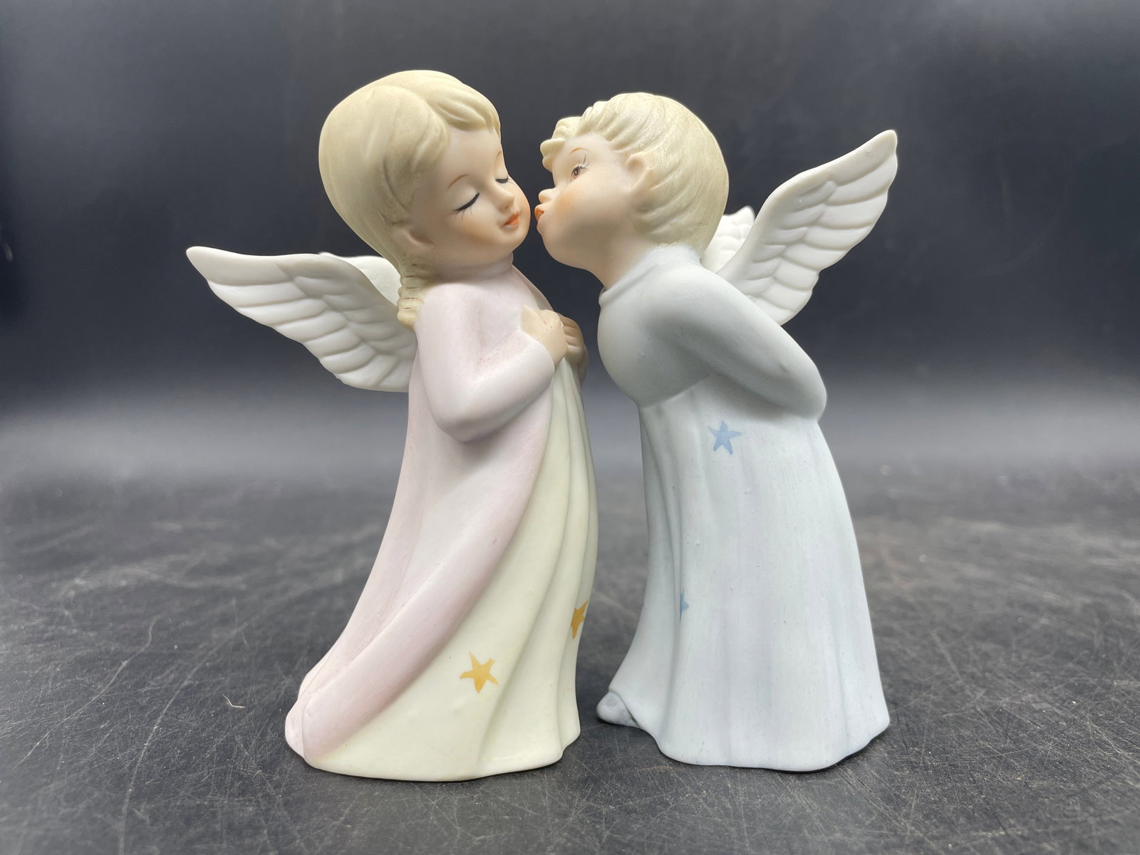 VINTAGE LEFTON 1984 THE CHRISTOPHER COLLECTION KISSING ANGELS: Title: VINTAGE LEFTON 1984 THE CHRISTOPHER COLLECTION KISSING ANGELS Date/Period: 1984 Dimension: APPROX 4.25 Material: PORCELAIN CERAMIC Additional Information: VINTAGE LEFTON 1984 THE CHRISTOPHER CO