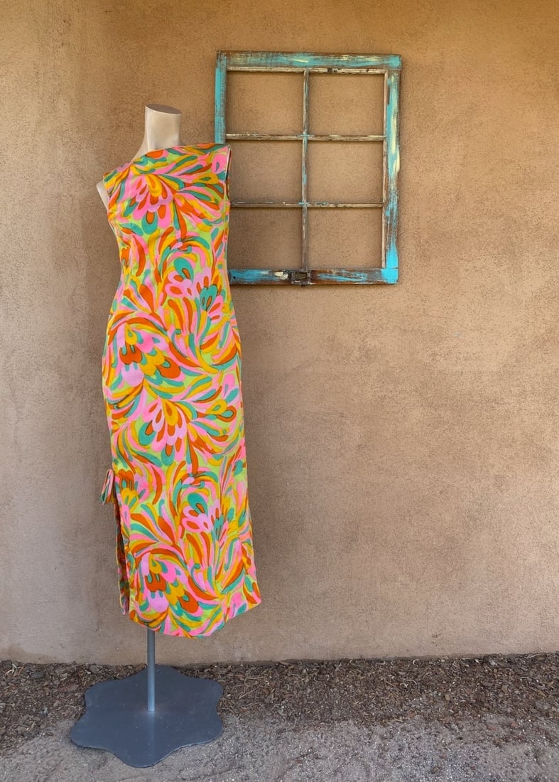 Vintage 1960s Hawaiian Mod Psychedelic Floral Print Dress Sz S: Vintage from the 1960s Size: S US women's letter Materials: cotton Size: s us women's letter Neons - teal, blue, pink, orange, lavender Mod watercolor floral fabric design Cotton Boat neck Darted bodi