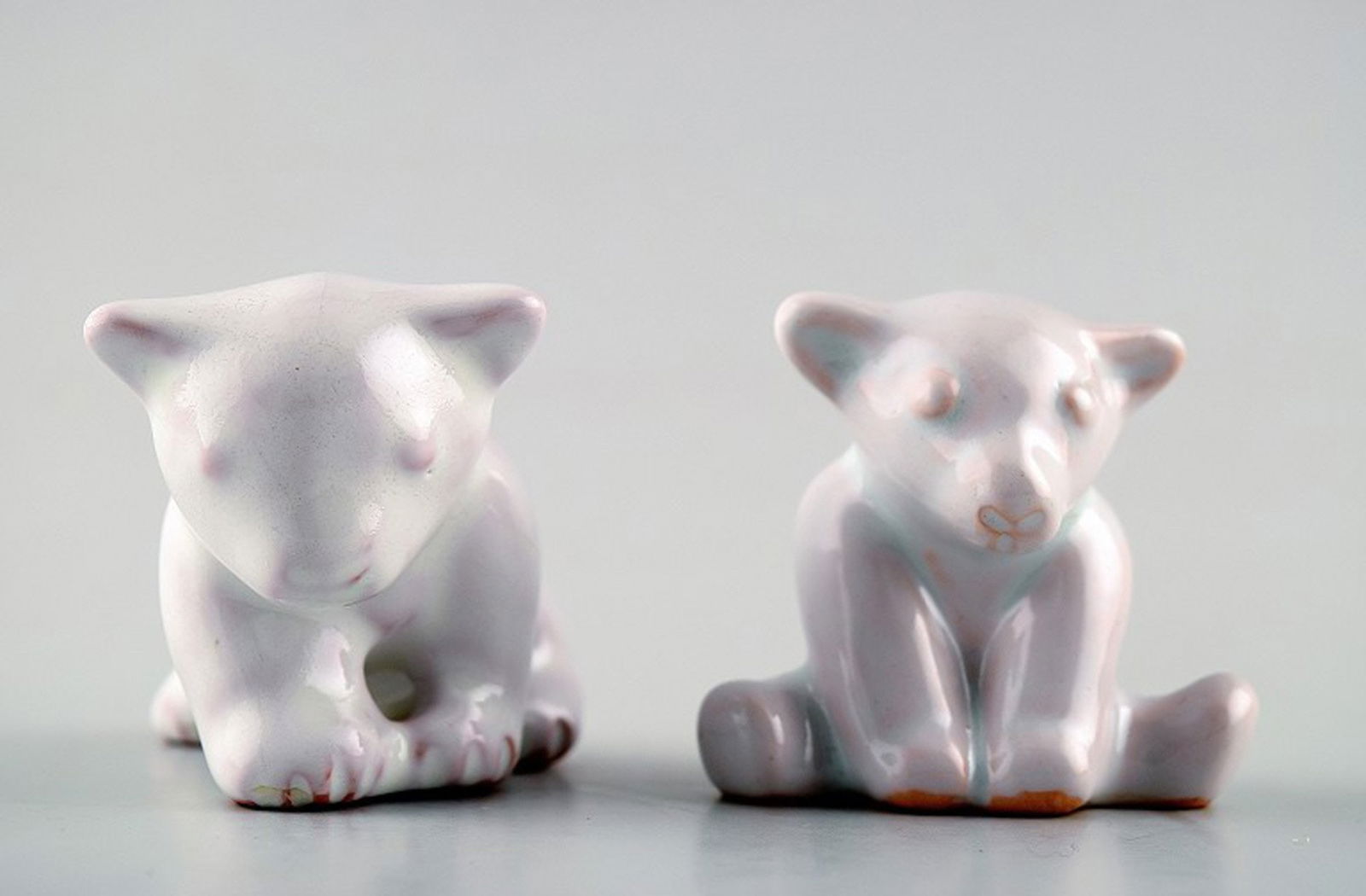 Hjorth, Bornholm, 2 white glazed bears in ceramics. (1 of 4)