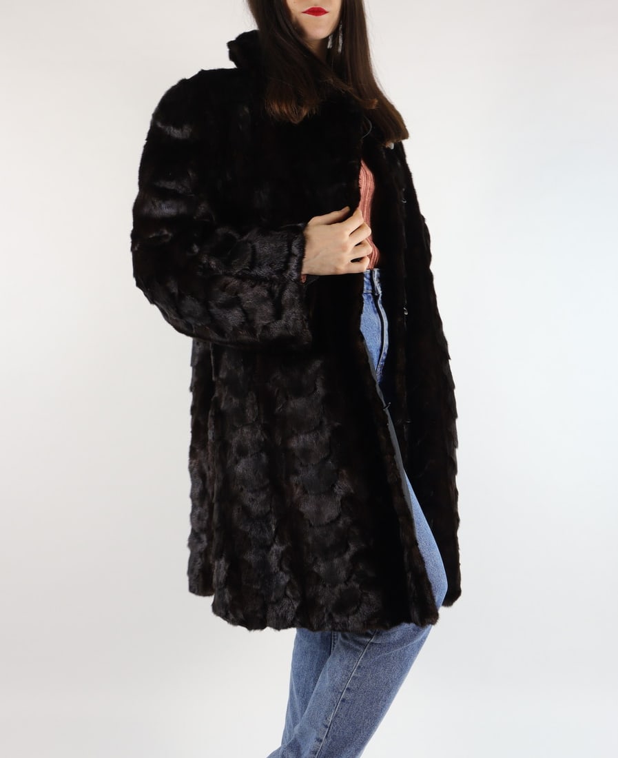 MOHAGANY MINK FUR COAT EU: XXL; US: 22: Title: Exclusive Fur Garments Dimension: 12 Additional Info:MOHAGANY MINK FUR COAT EU: XXL; US: 22 Reserve: $120.00 Shipping: Domestic: Flat-rate of $50.00 to anywhere within the contiguous U.S. Inter