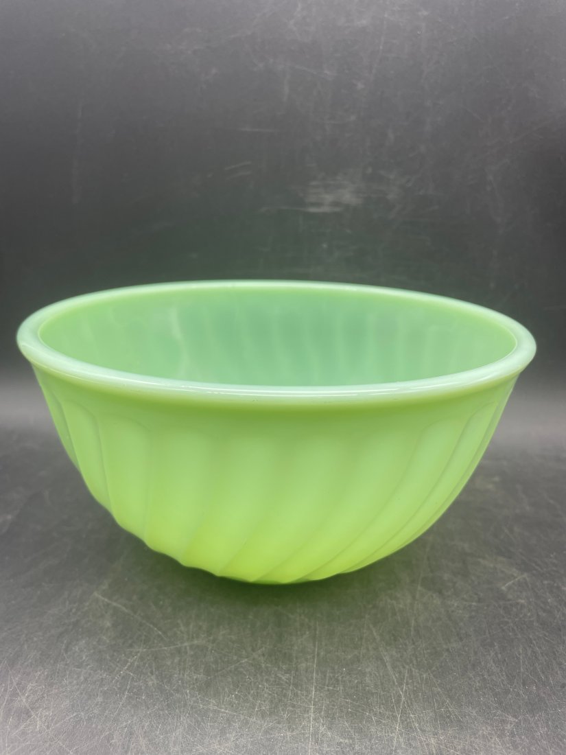 1950'S FIRE KING JADEITE MIXING BOWL 8" SWIRL (1 of 1)