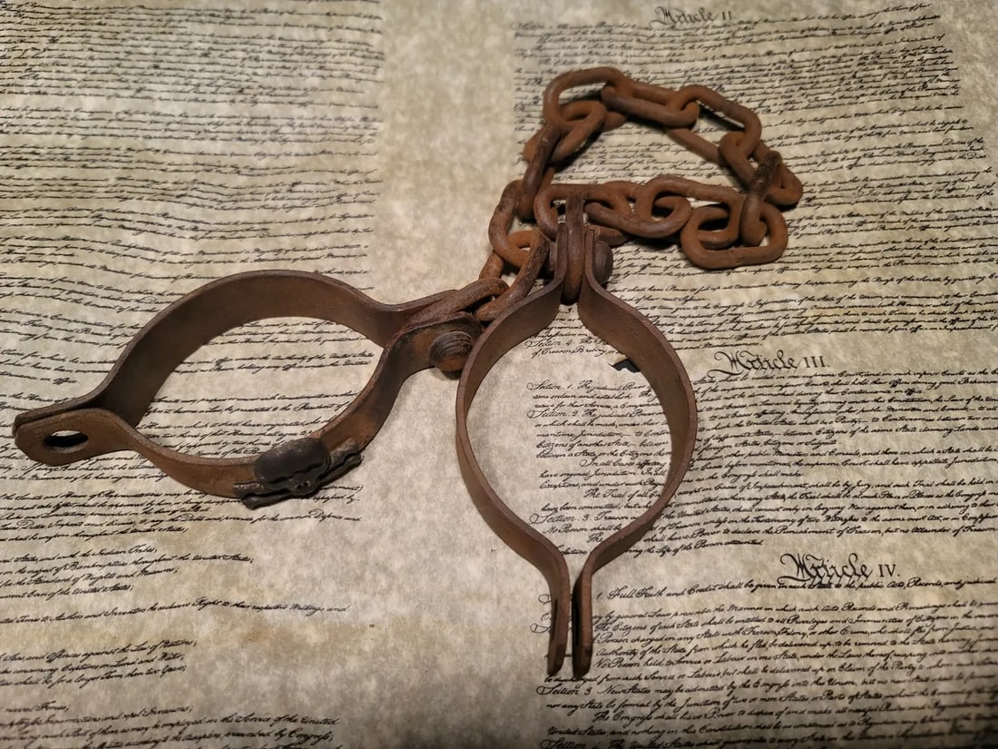 Wrought Iron Pirate w Cross Bones Handcuffs Shackles (1 of 12)