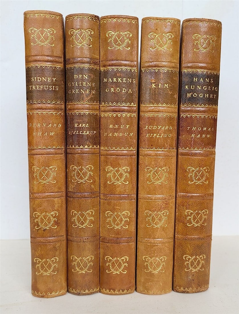 1929 5 DECORATIVE VOLUMES SET in SWEDISH LANGUAGE antique: Stockholm; 1929 Size 5 by 7.5" 3/4 leather bindings Very good condition Text in Swedish Reserve: $67.00 Shipping: Domestic: Flat-rate of $25.00 to anywhere within the contiguous U.S. International