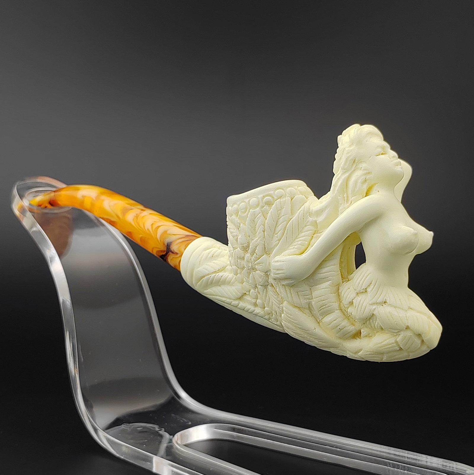 Mermaid Meerschaum Pipe: Title: Mermaid Meerschaum Pipe Materials: Meerschaum Dimension: 6.1 inch (15.5cm) Additional Information: Mermaid,Hand carved Meerschaum Pipe. Made in Turkey,Eskisehir by Meerschaum Carve Master.Best 