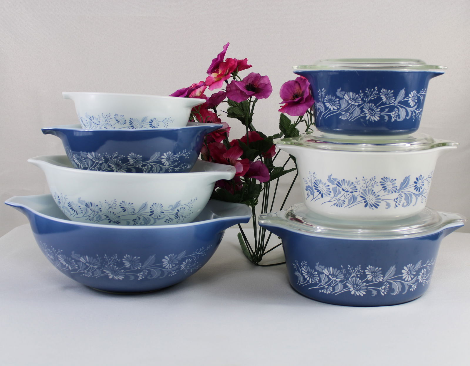 Vintage Pyrex Colonial Mist Blue/White Daisy Cinderella Nesting Mixing Bowl Set and Casserole Dishes (1 of 1)